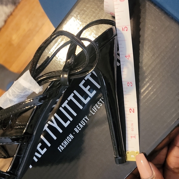 New!!! Strappy Heel - Picture 5 of 5